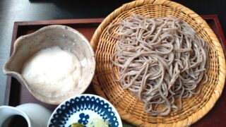諏訪湖周辺でそばランチ|岡谷市「石挽そばや わかば」で自家製手打ち蕎麦と米粉おやきを食べる