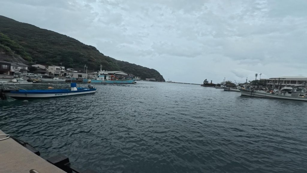 かつて北前船の風待ち港として栄えた穏やかな美保関漁港の風景